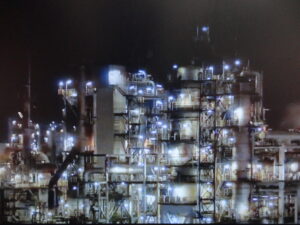 石油化学工場の大型プラント